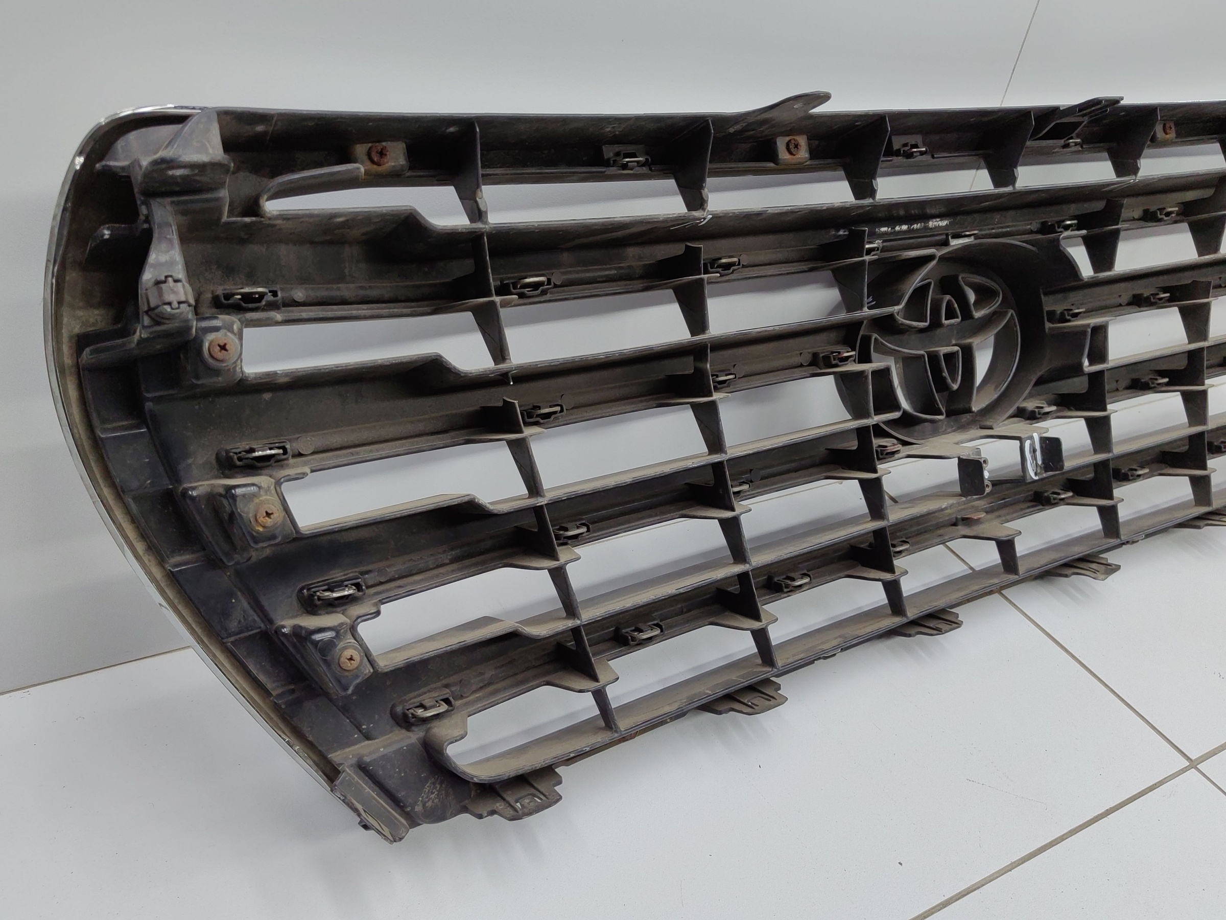 Решетка радиатора Toyota Land Cruiser 200 Restail