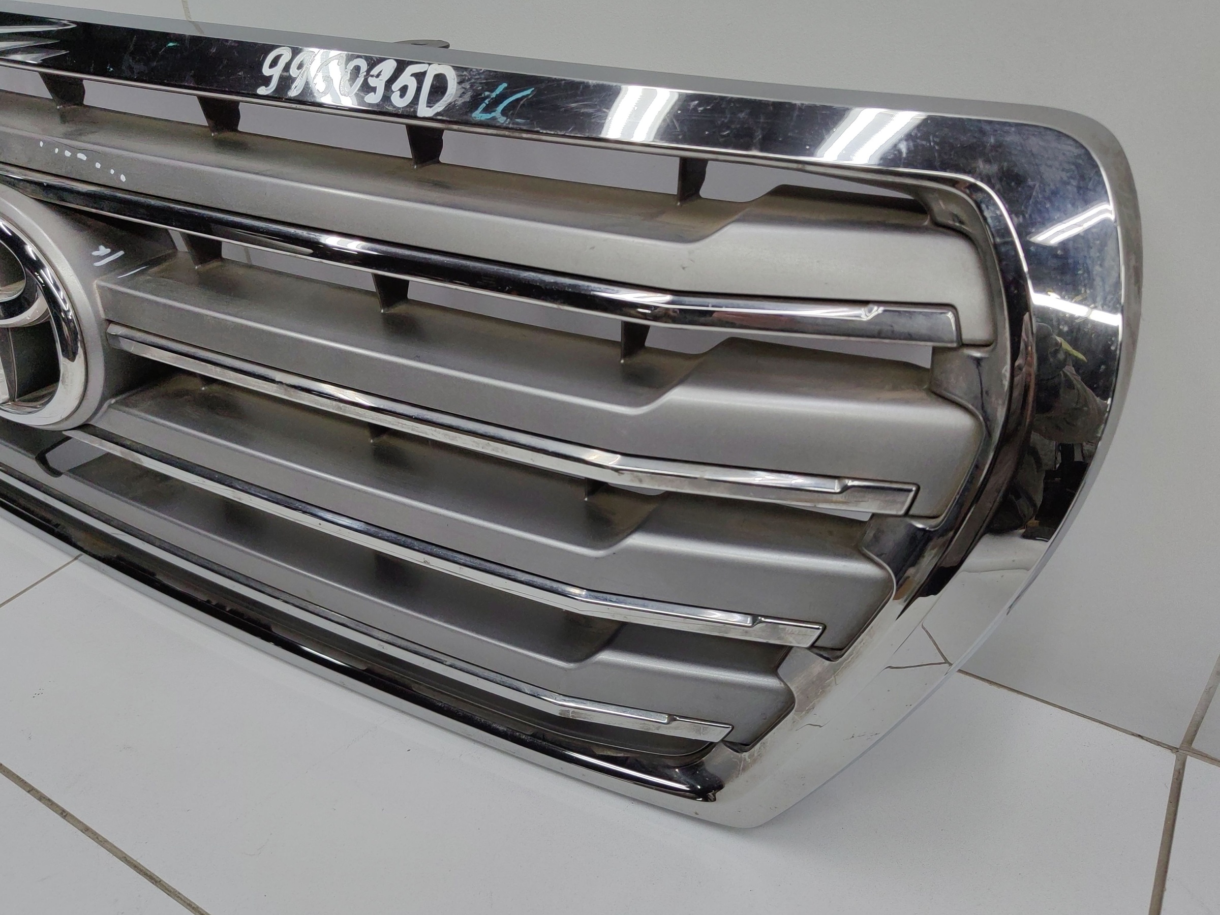 Решетка радиатора Toyota Land Cruiser 200 Restail