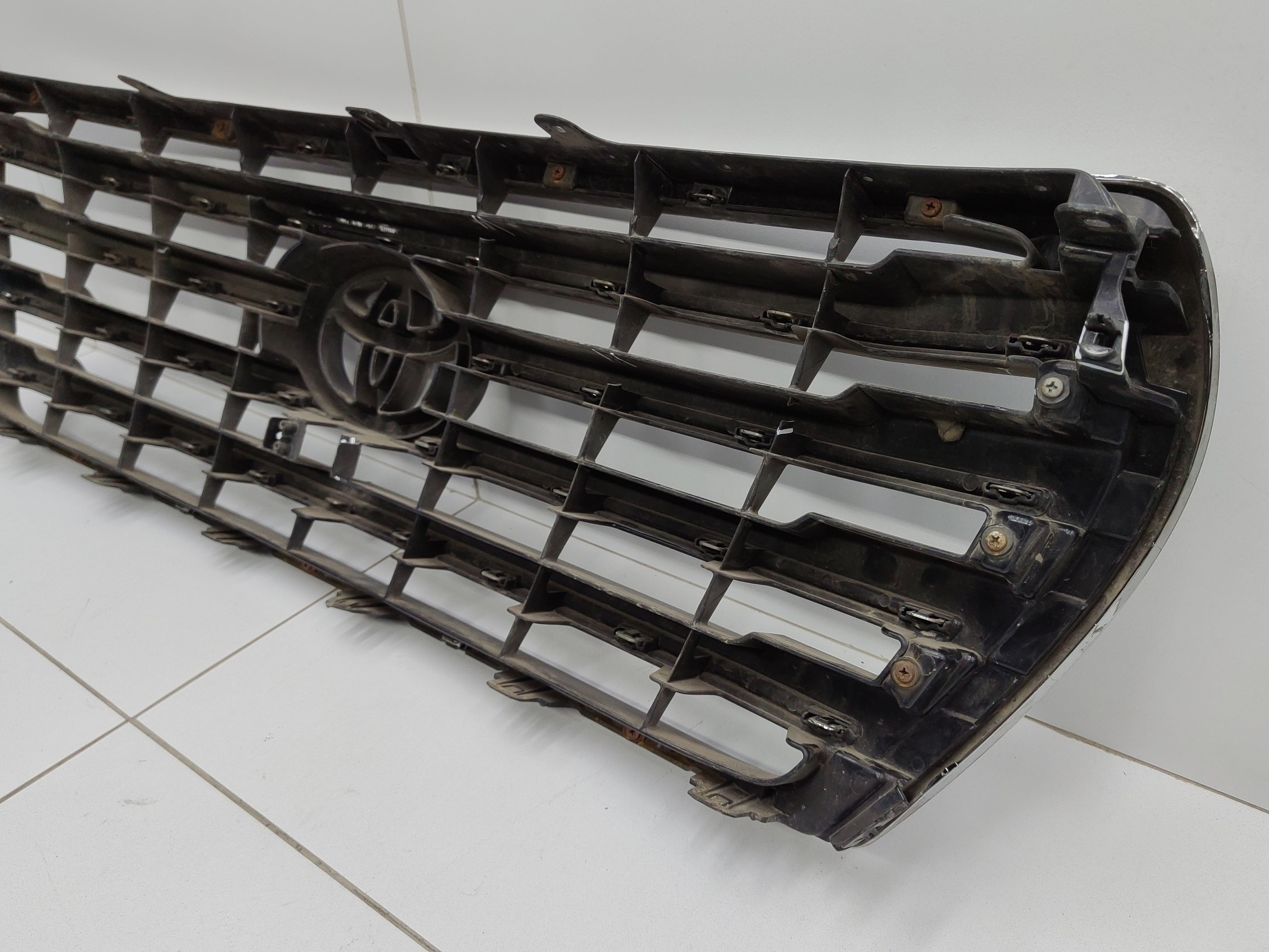 Решетка радиатора Toyota Land Cruiser 200 Restail