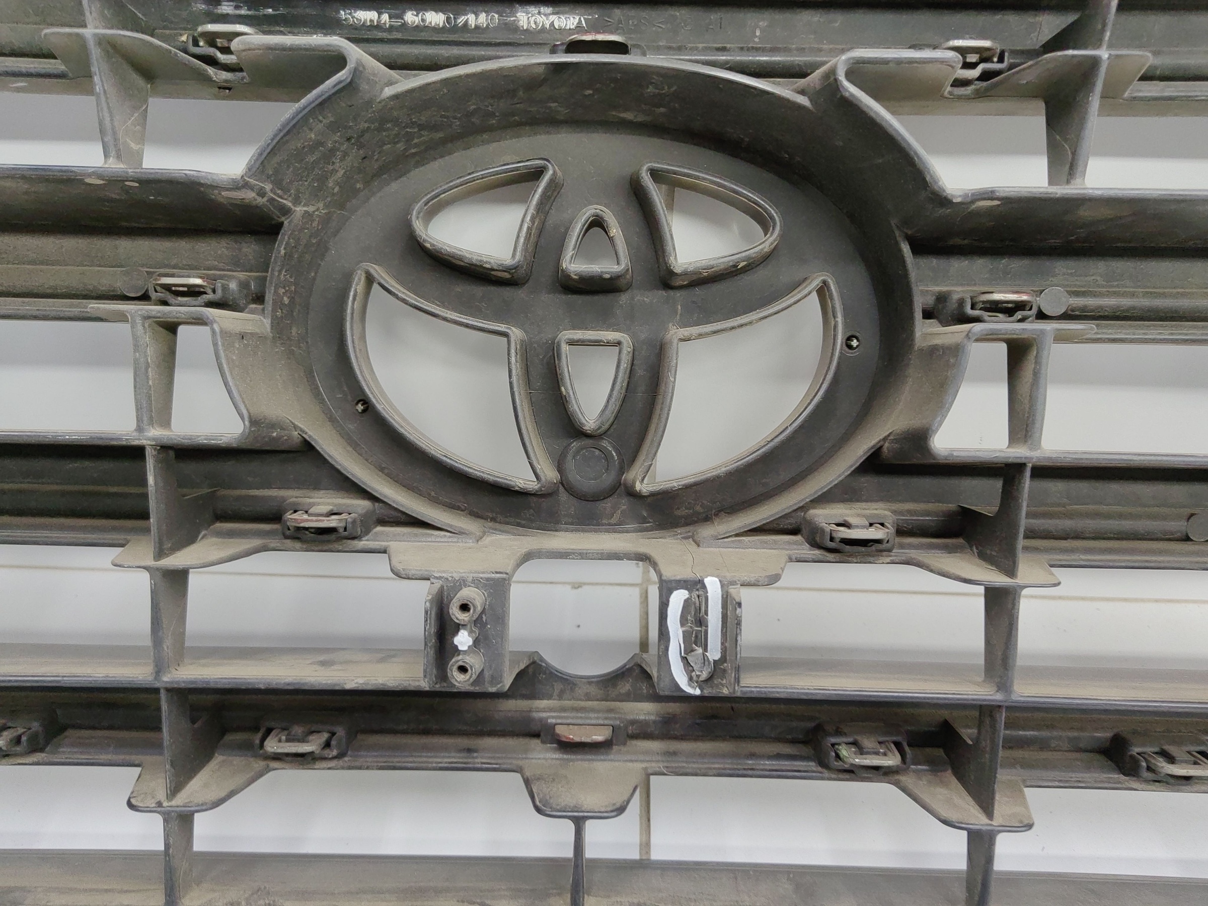 Решетка радиатора Toyota Land Cruiser 200 Restail