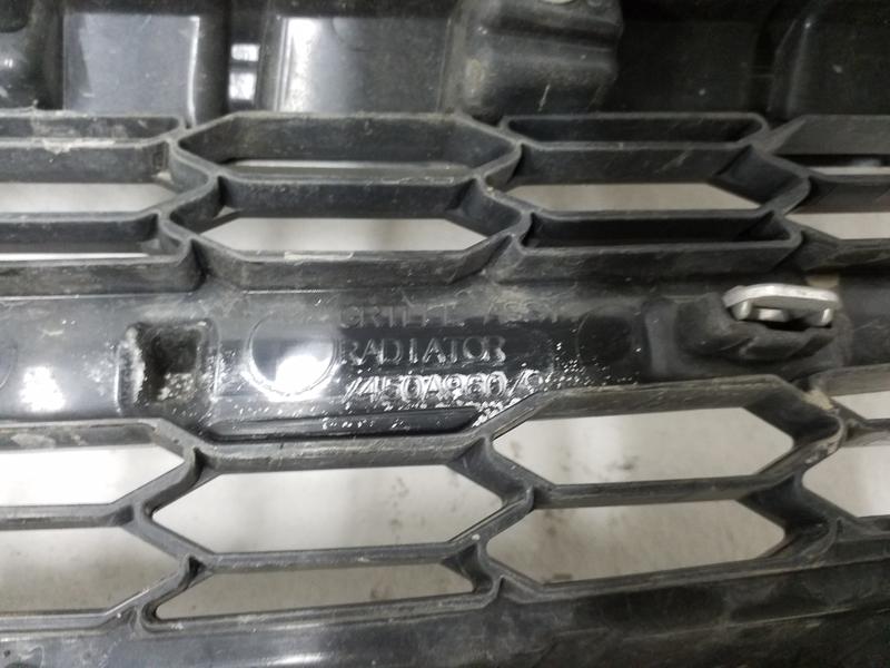 Решетка радиатора Mitsubishi Pajero Sport 3