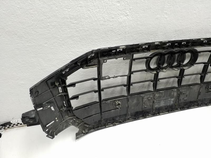 Решётка радиатора под радары Audi Q8