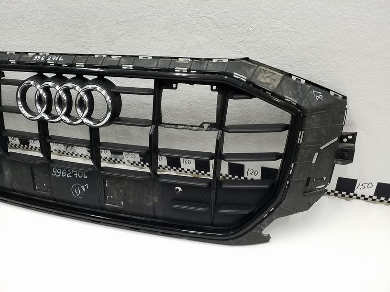 Решётка радиатора под радары Audi Q8