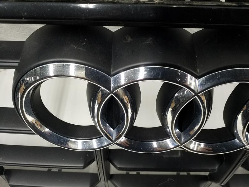 Решётка радиатора под радары Audi Q8