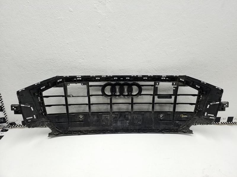 Решётка радиатора под радары Audi Q8