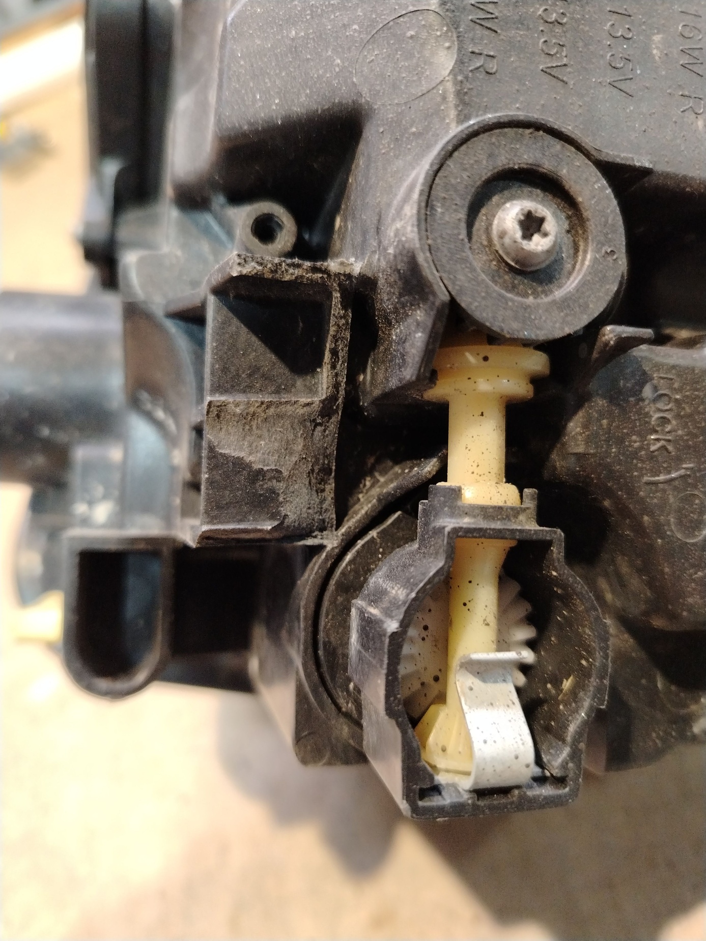 Фара передняя правая Skoda Rapid 2 линза LED