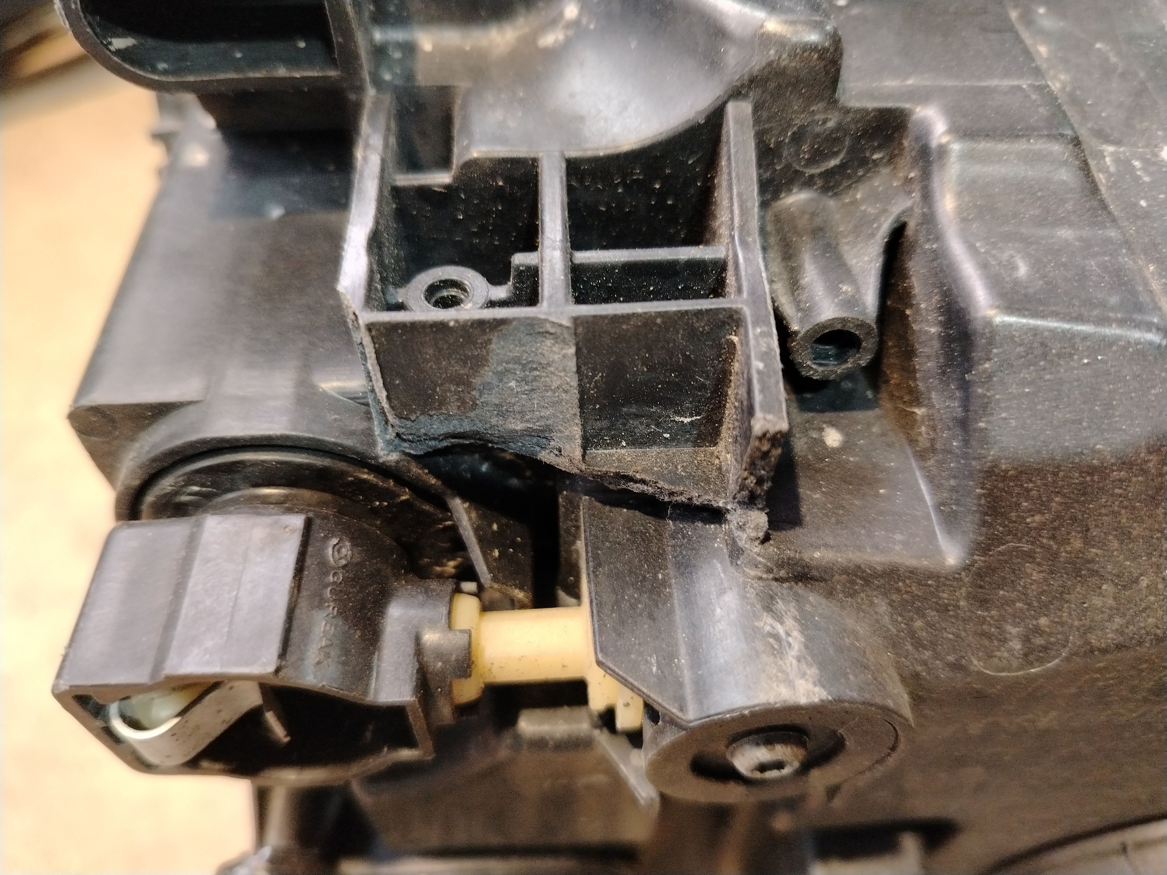 Фара передняя правая Skoda Rapid 2 линза LED