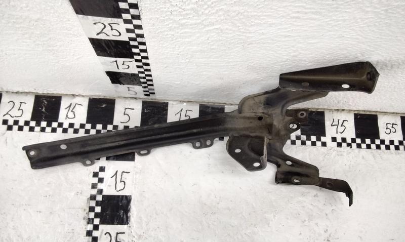 Кронштейн замка капота Toyota C-HR