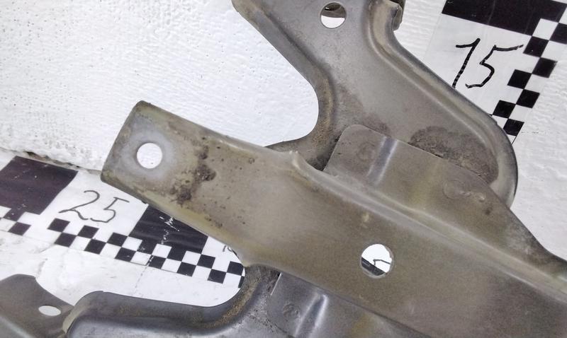 Кронштейн замка капота Toyota C-HR