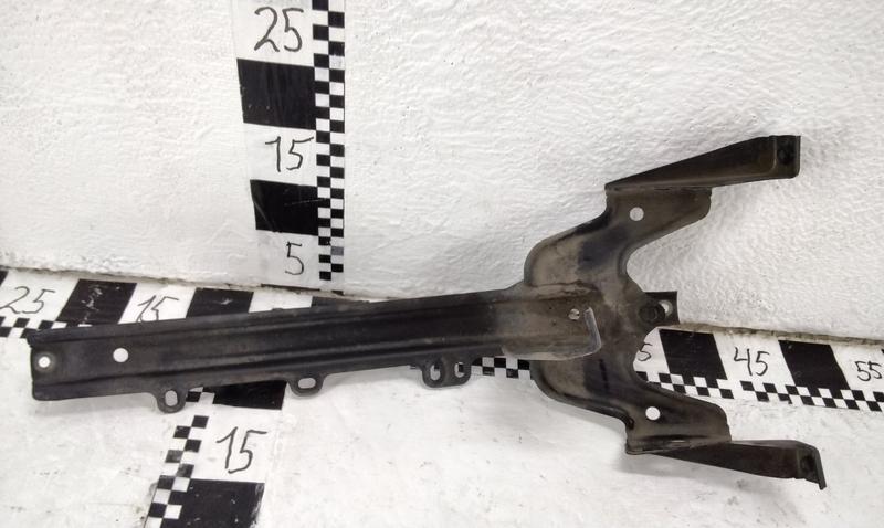 Кронштейн замка капота Toyota C-HR