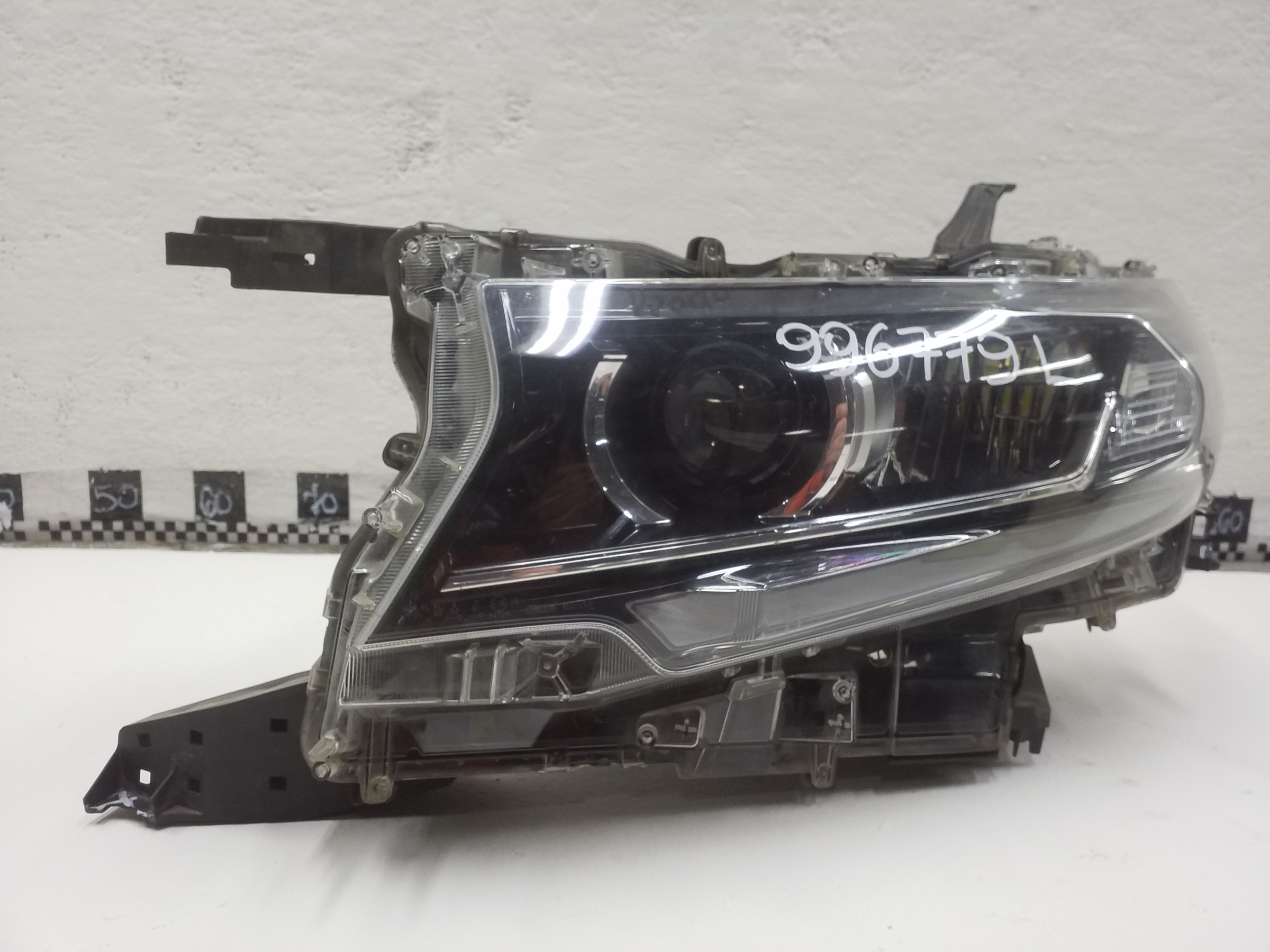 Фара передняя левая Toyota Land Cruiser Prado 150 Restail 2 LED