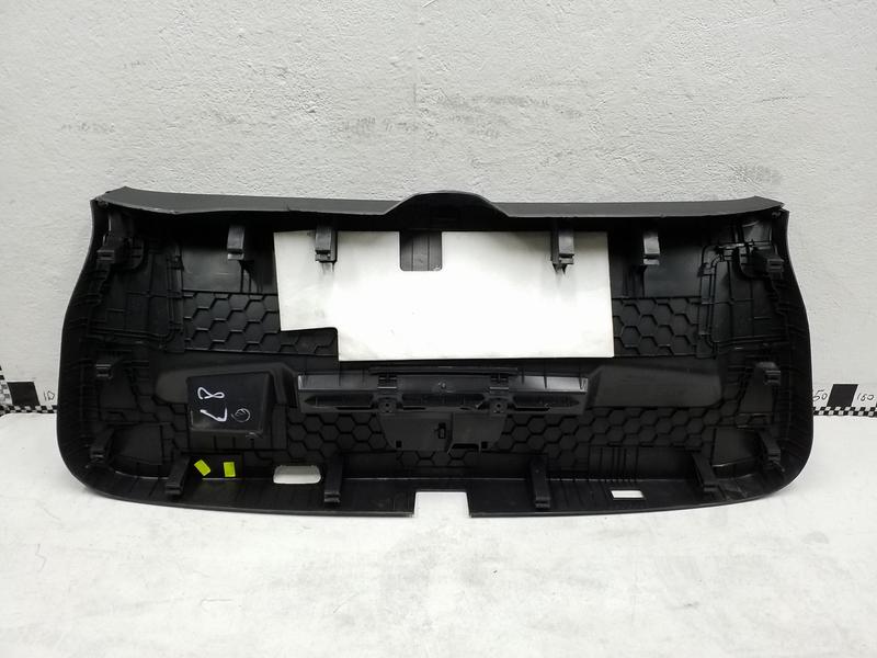 Обшивка крышки багажника Volkswagen Tiguan 2