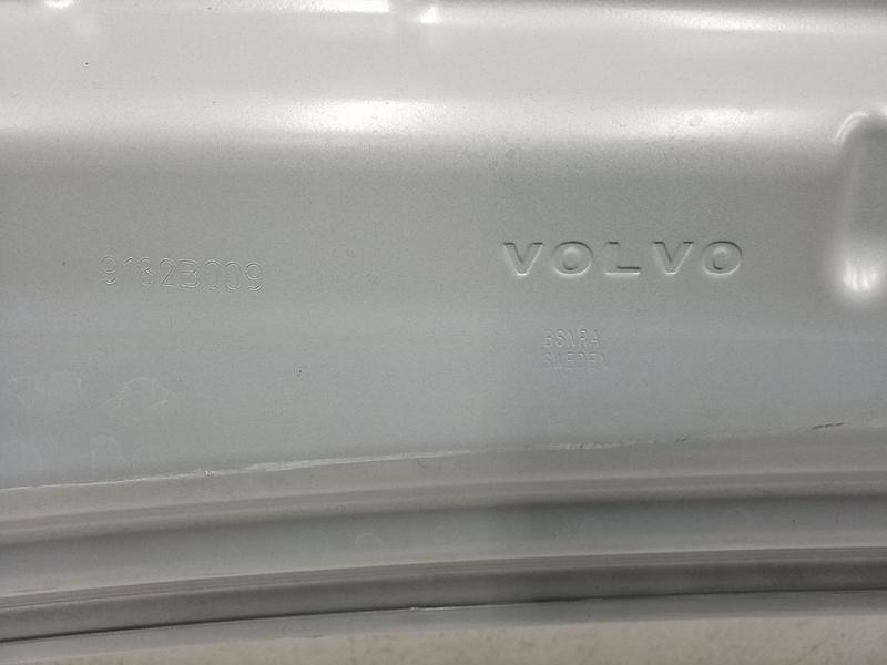 Капот Volvo XC40