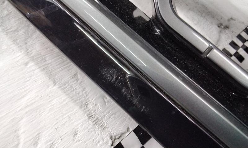 Решетка радиатора Land Rover Discovery 5