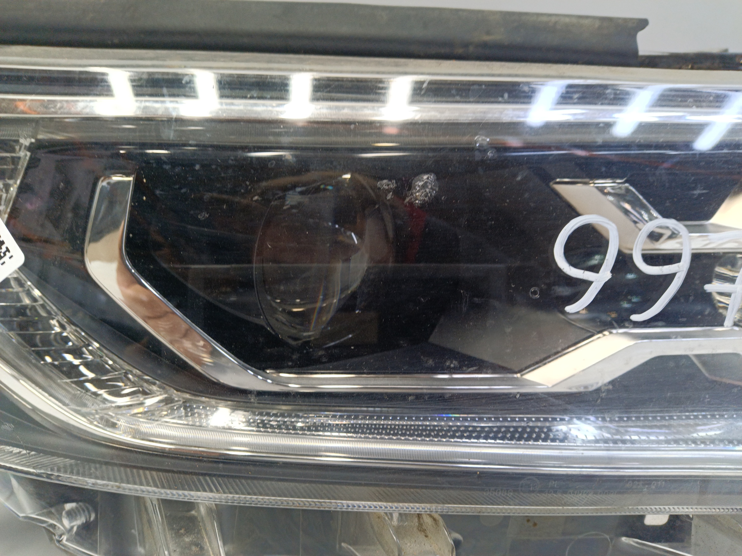 Фара передняя правая Toyota Rav4 XA50 линза LED