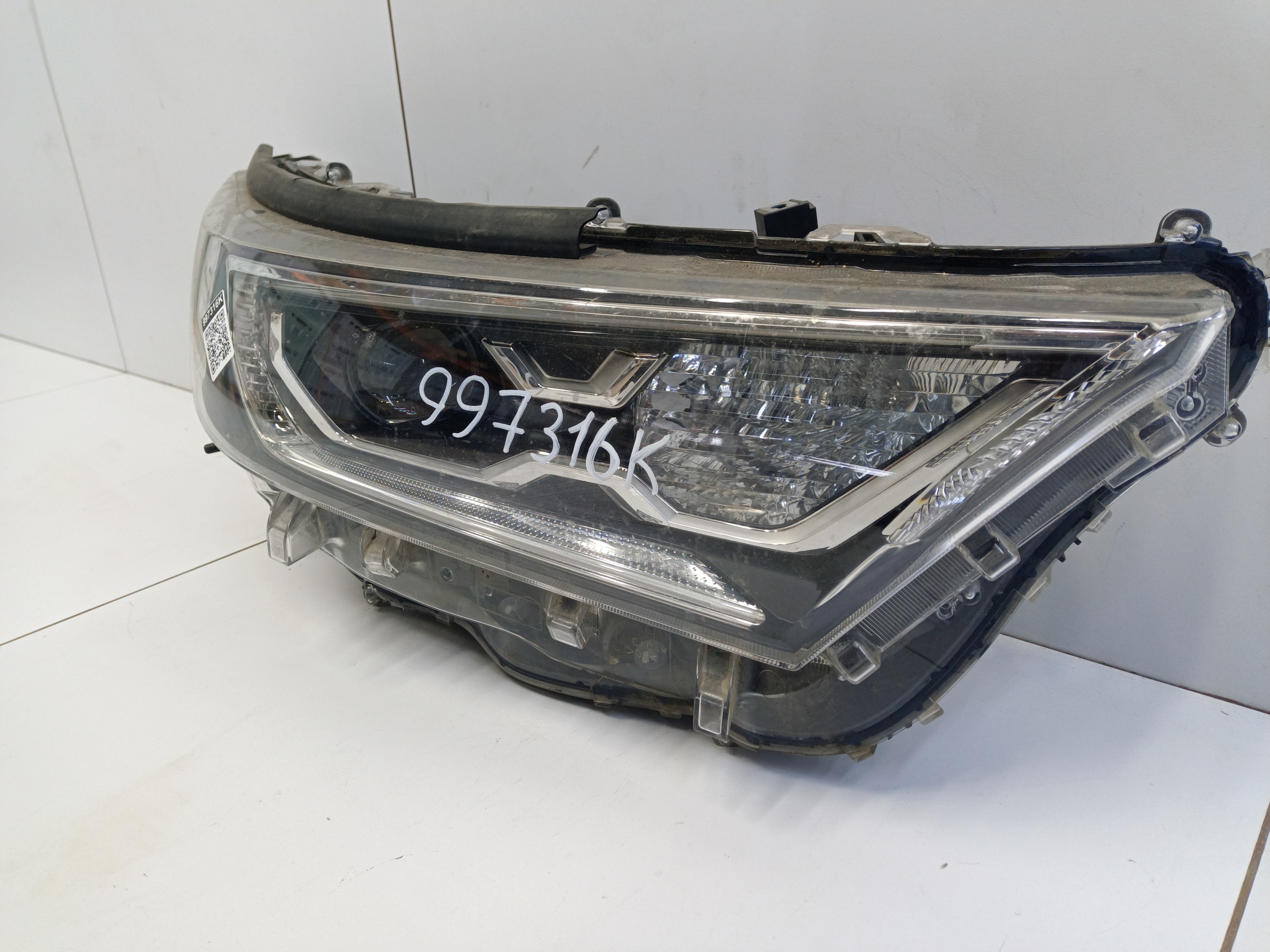 Фара передняя правая Toyota Rav4 XA50 линза LED