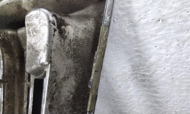 Решетка радиатора Mitsubishi Pajero Sport 2 левая часть