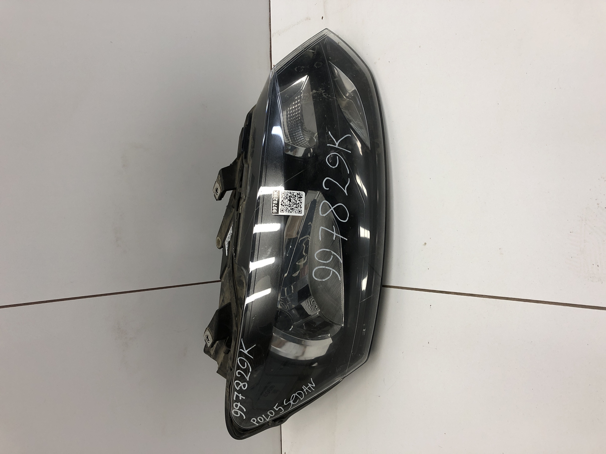 Фара передняя правая Volkswagen Polo 5 Sedan галоген