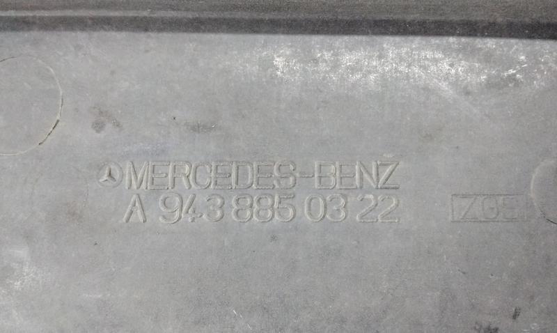 Накладка переднего бампера правая Mercedes Benz Actros 3
