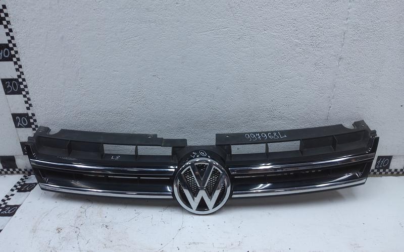 Решетка радиатора Volkswagen Touareg 2
