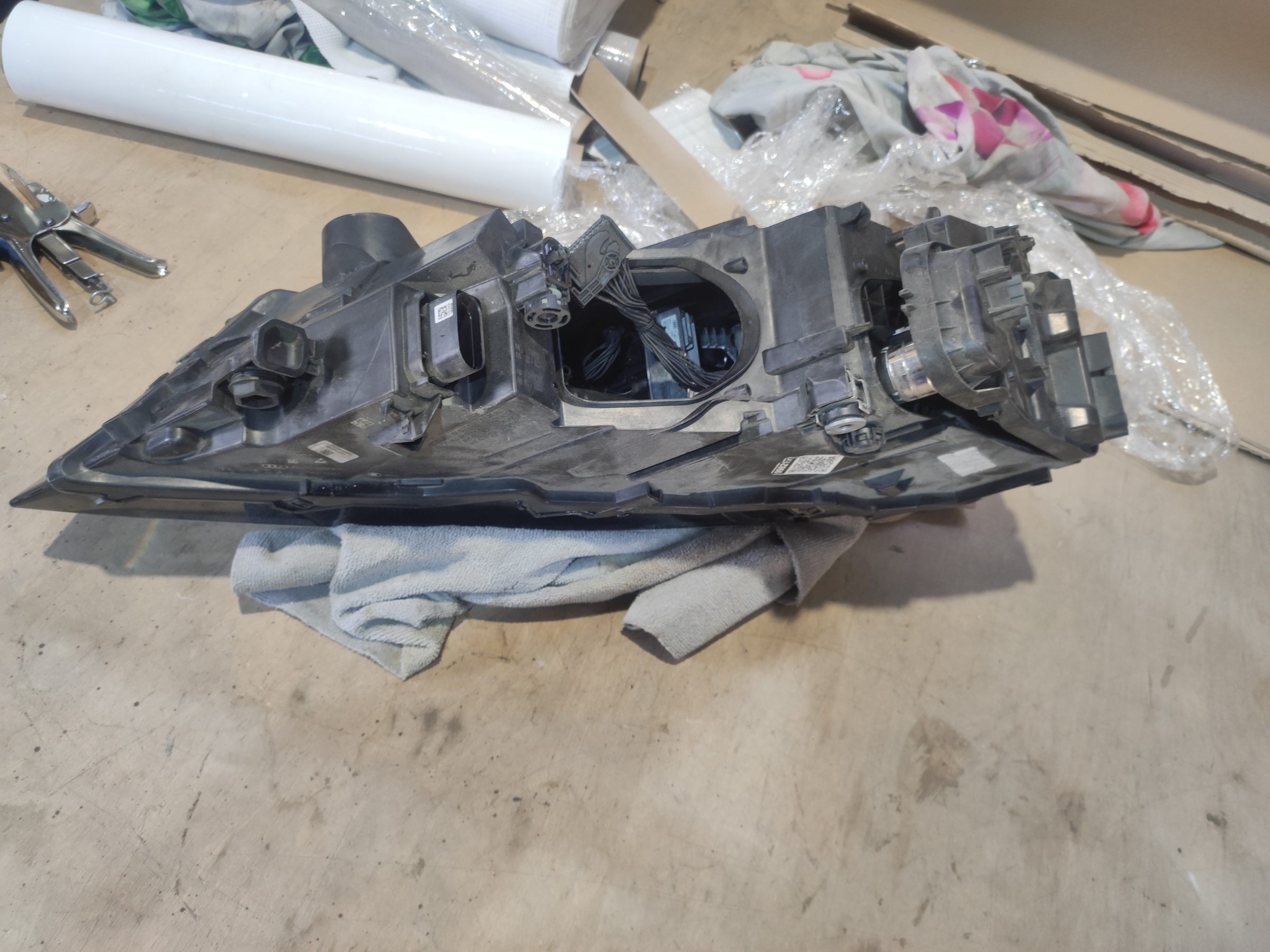 Фара передняя левая Audi Q7 2 LED