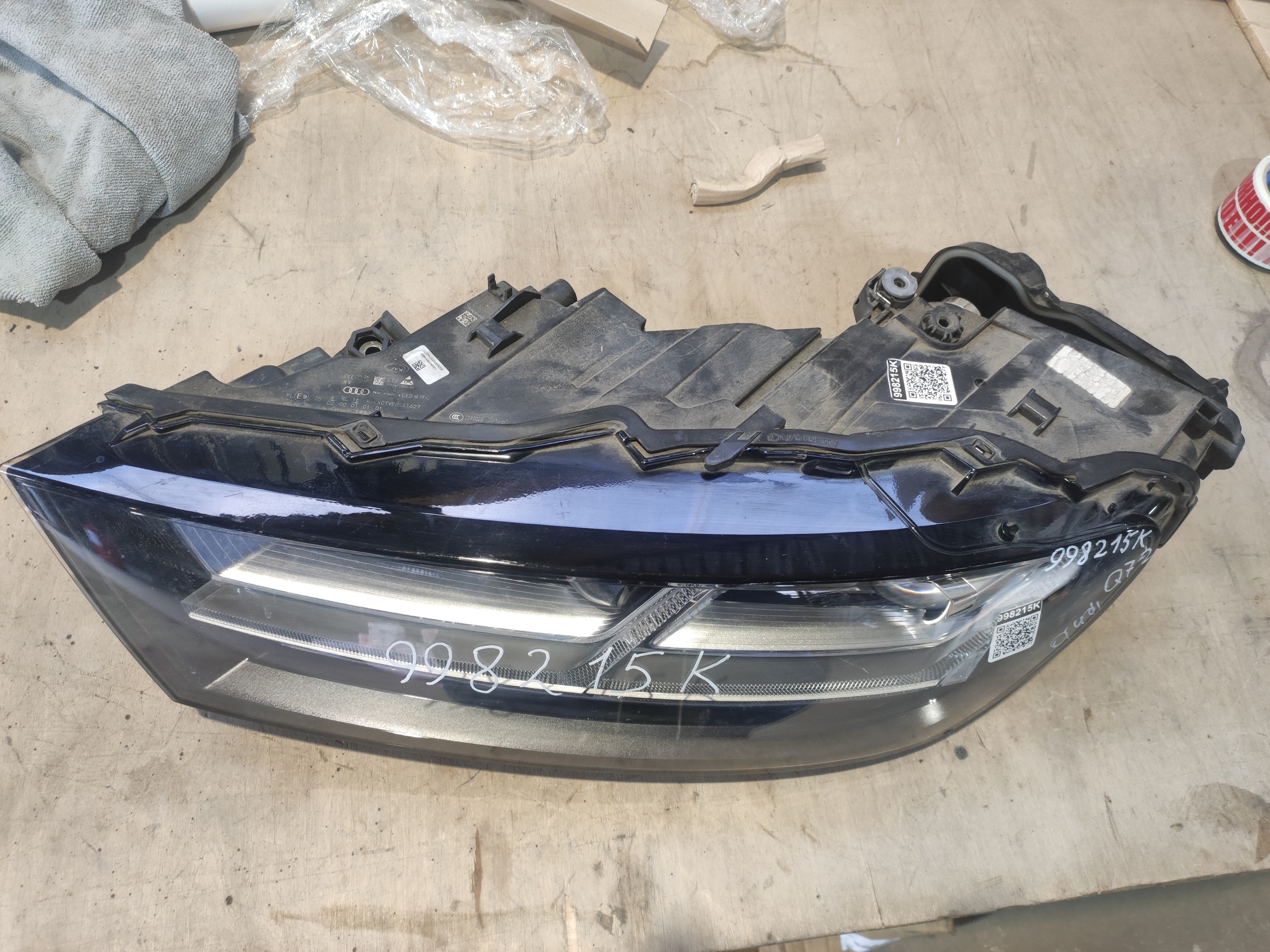 Фара передняя левая Audi Q7 2 LED