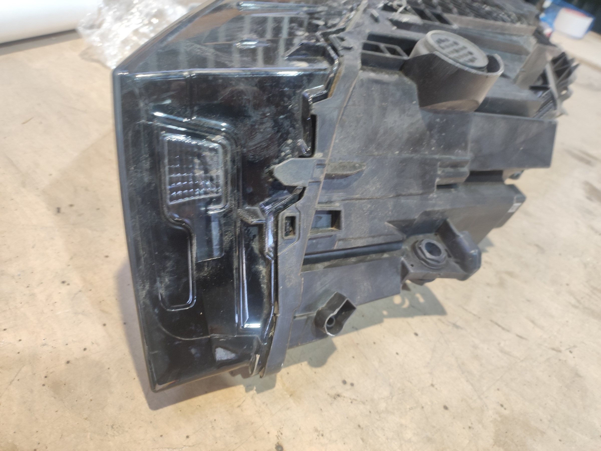 Фара передняя левая Audi Q7 2 LED