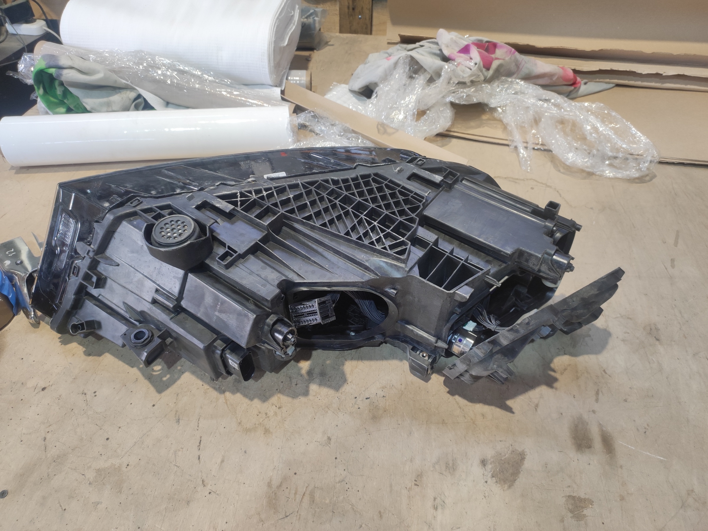 Фара передняя левая Audi Q7 2 LED