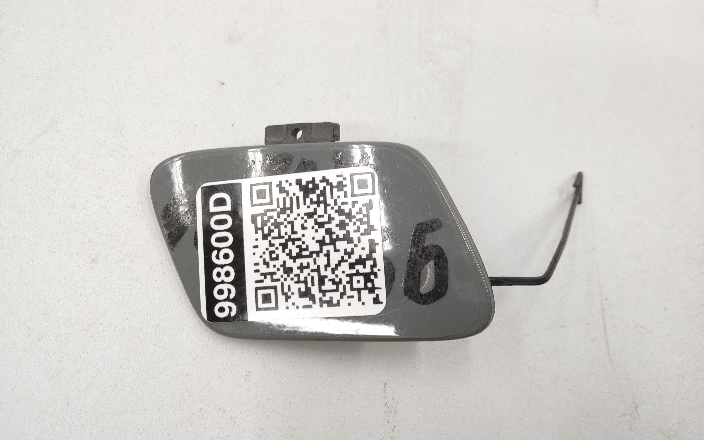 Заглушка буксировочного крюка переднего бампера Audi A4 B9