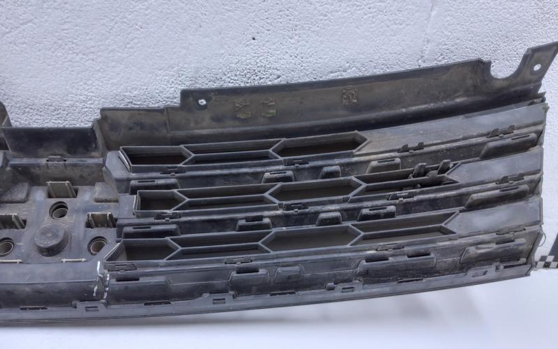 Решётка радиатора Volkswagen Touareg 2 Restail R-Line