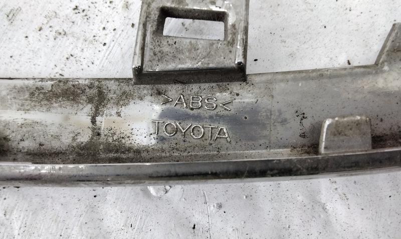 Накладка решетки радиатора левая Toyota Land Cruiser Prado 150 Restail