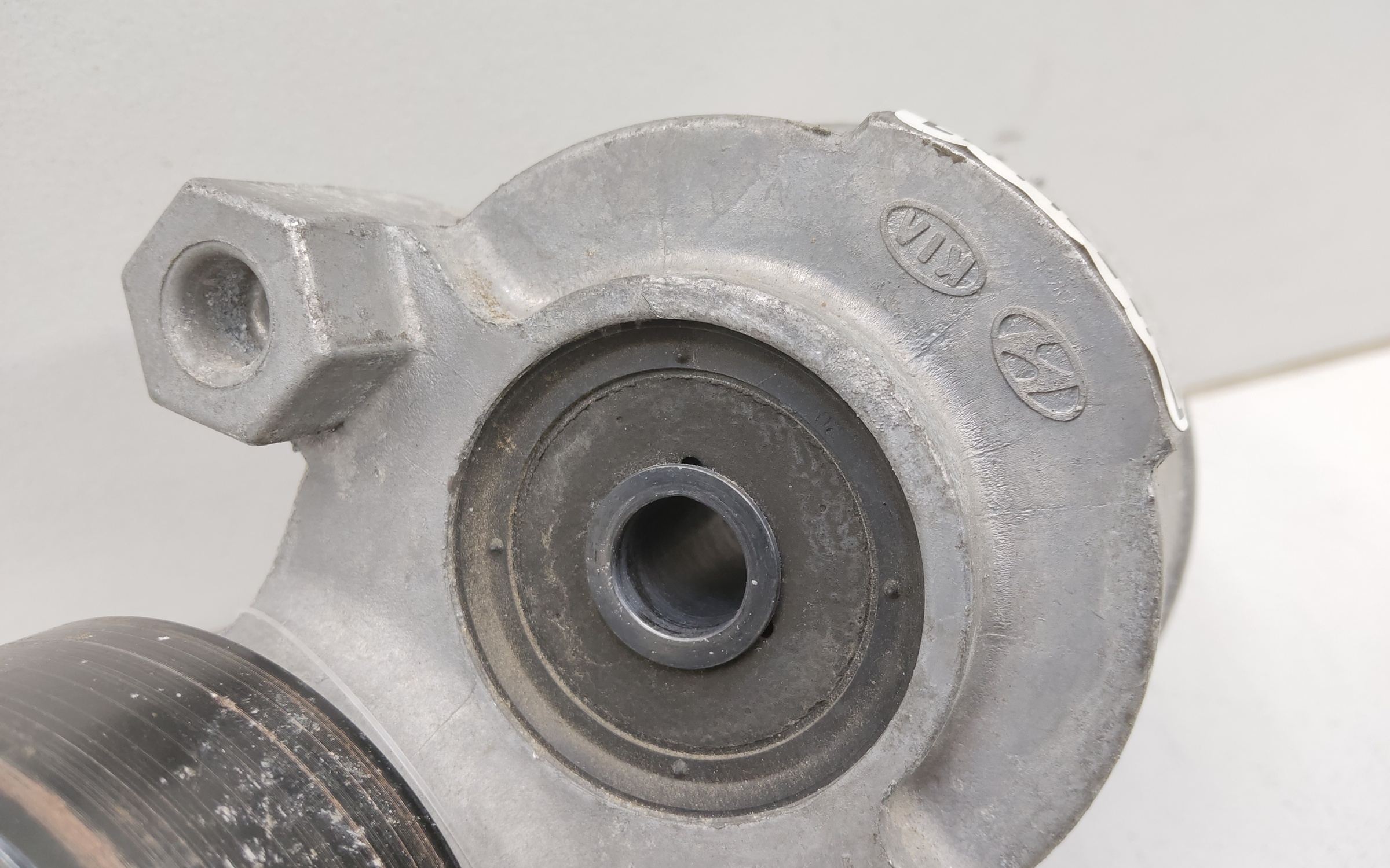 Ролик натяжной приводного ремня Hyundai Santa Fe 4 G4KP