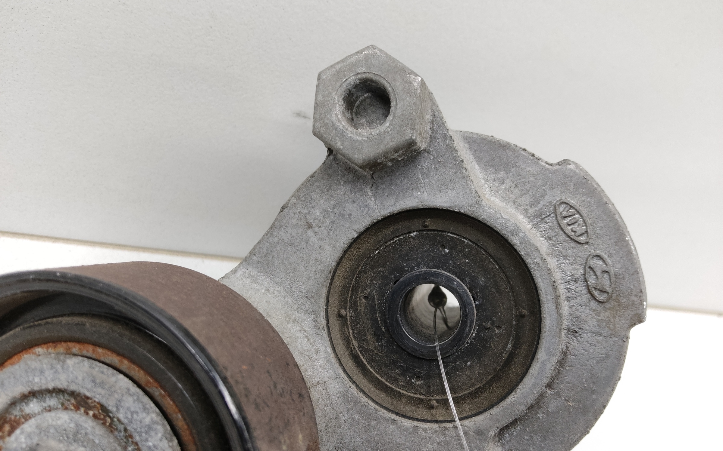 Натяжитель приводного ремня Hyundai Santa Fe 4 G4KN