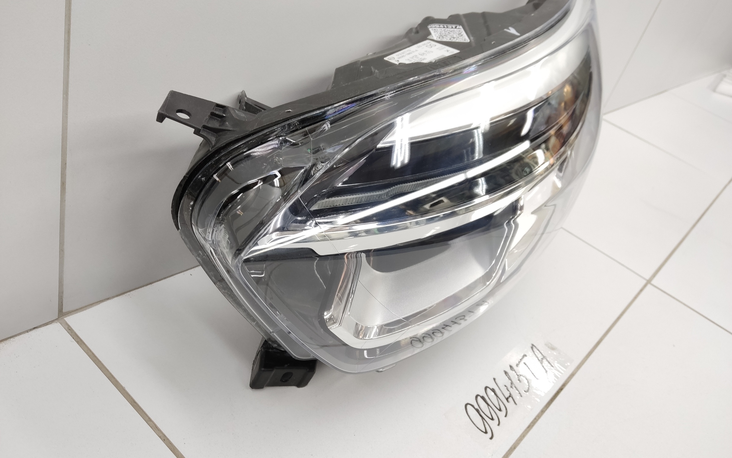 Фара передняя левая Renault Kaptur LED