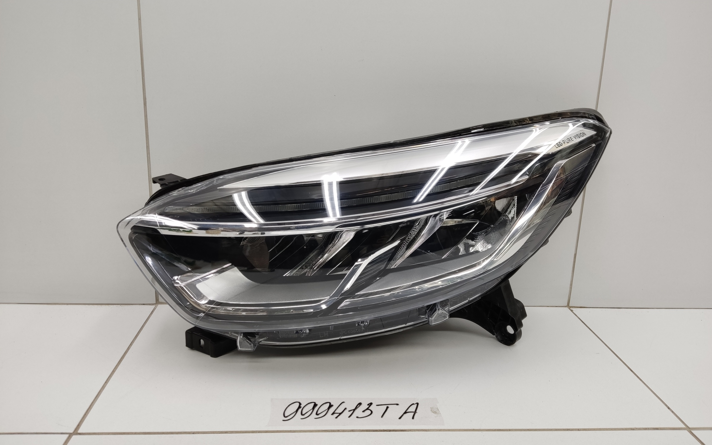 Фара передняя левая Renault Kaptur LED