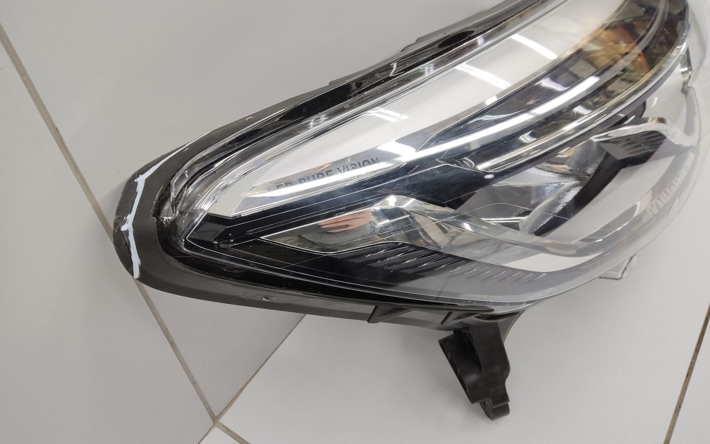 Фара передняя левая Renault Kaptur LED