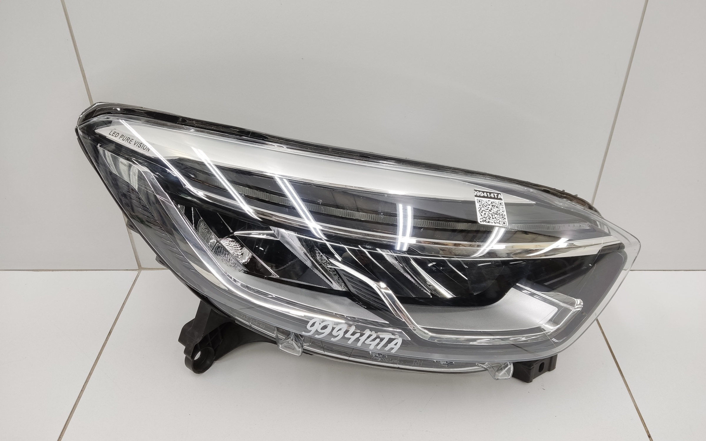 Фара передняя левая Renault Kaptur LED