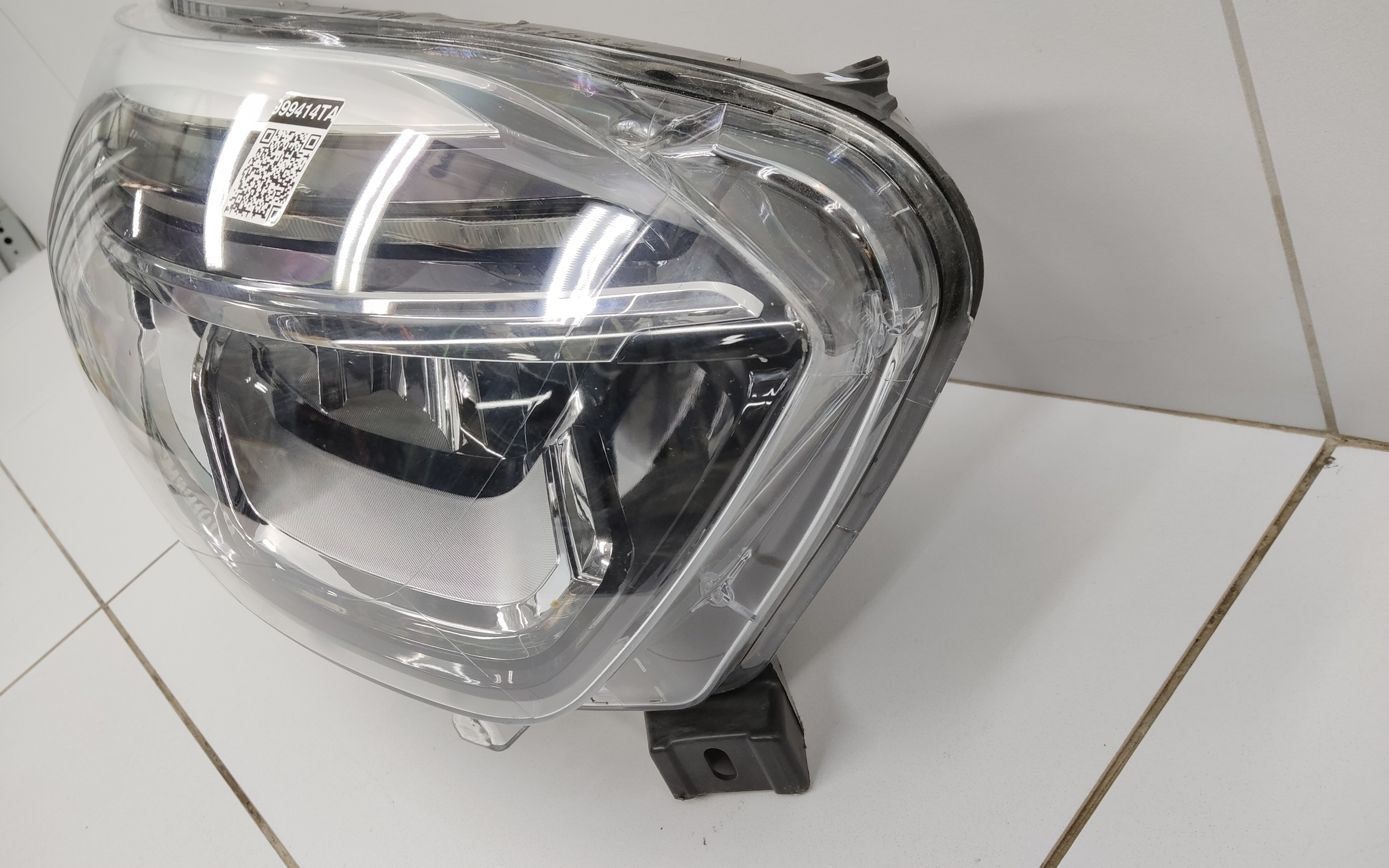 Фара передняя левая Renault Kaptur LED