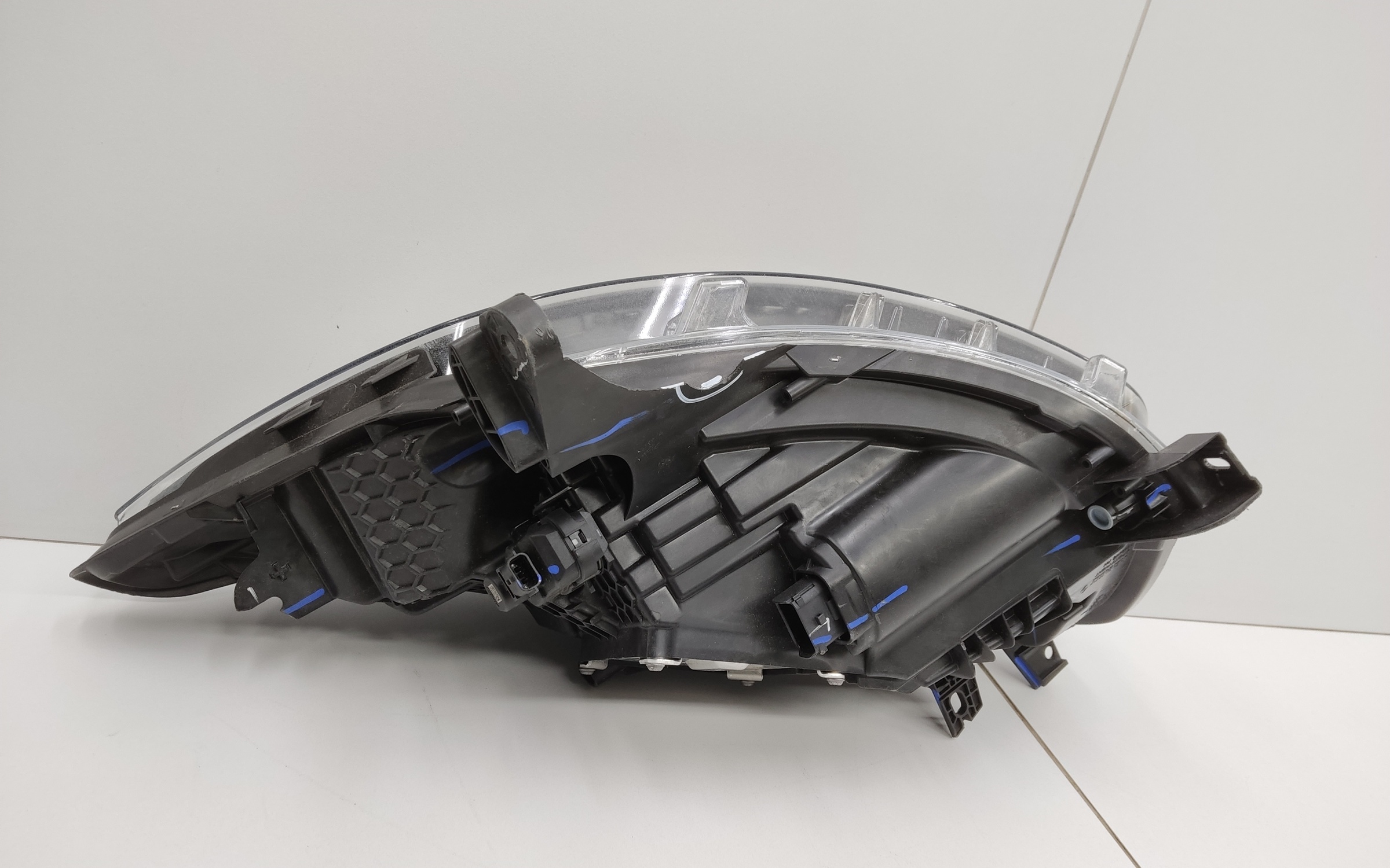 Фара передняя левая Renault Kaptur LED