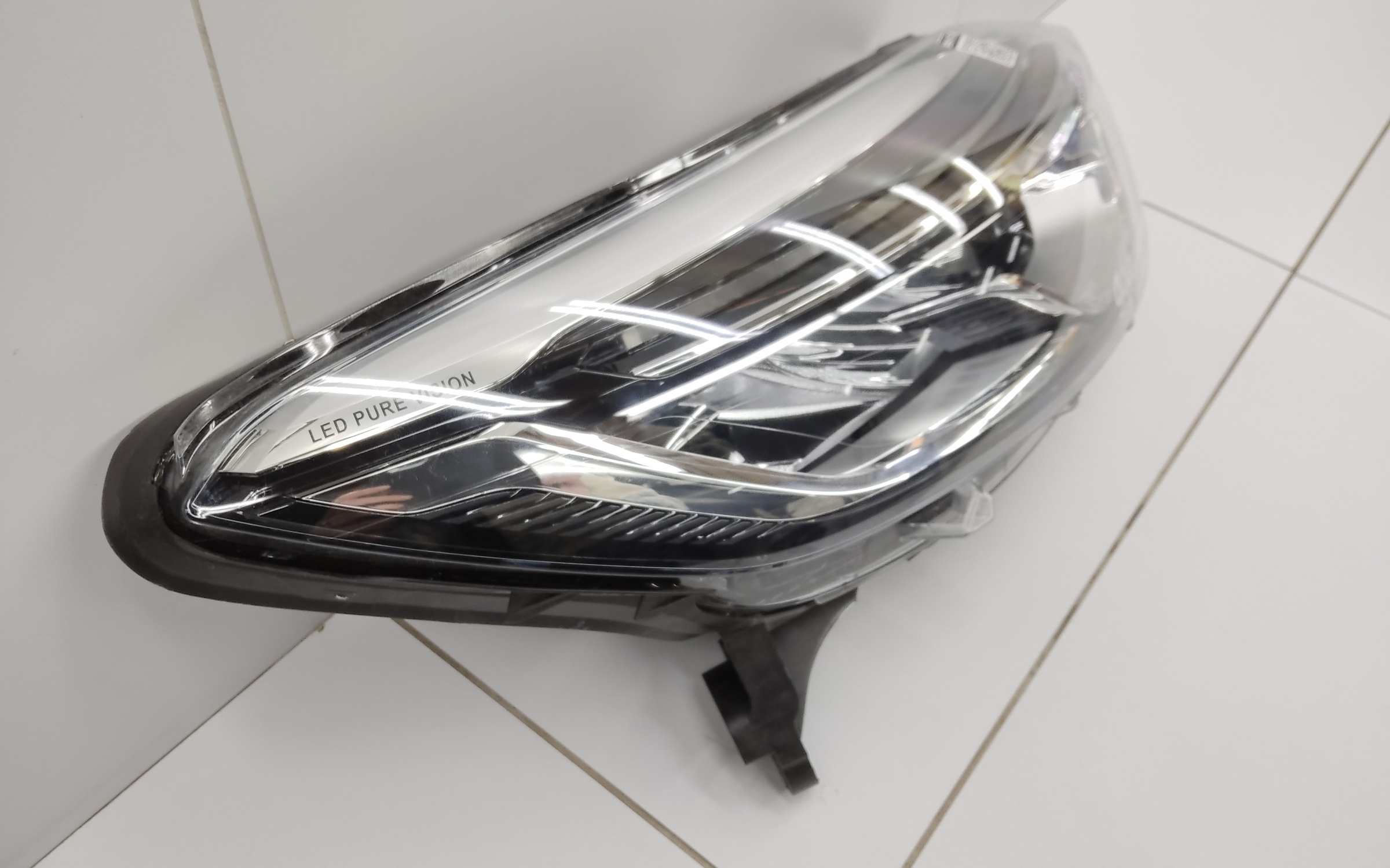 Фара передняя левая Renault Kaptur LED