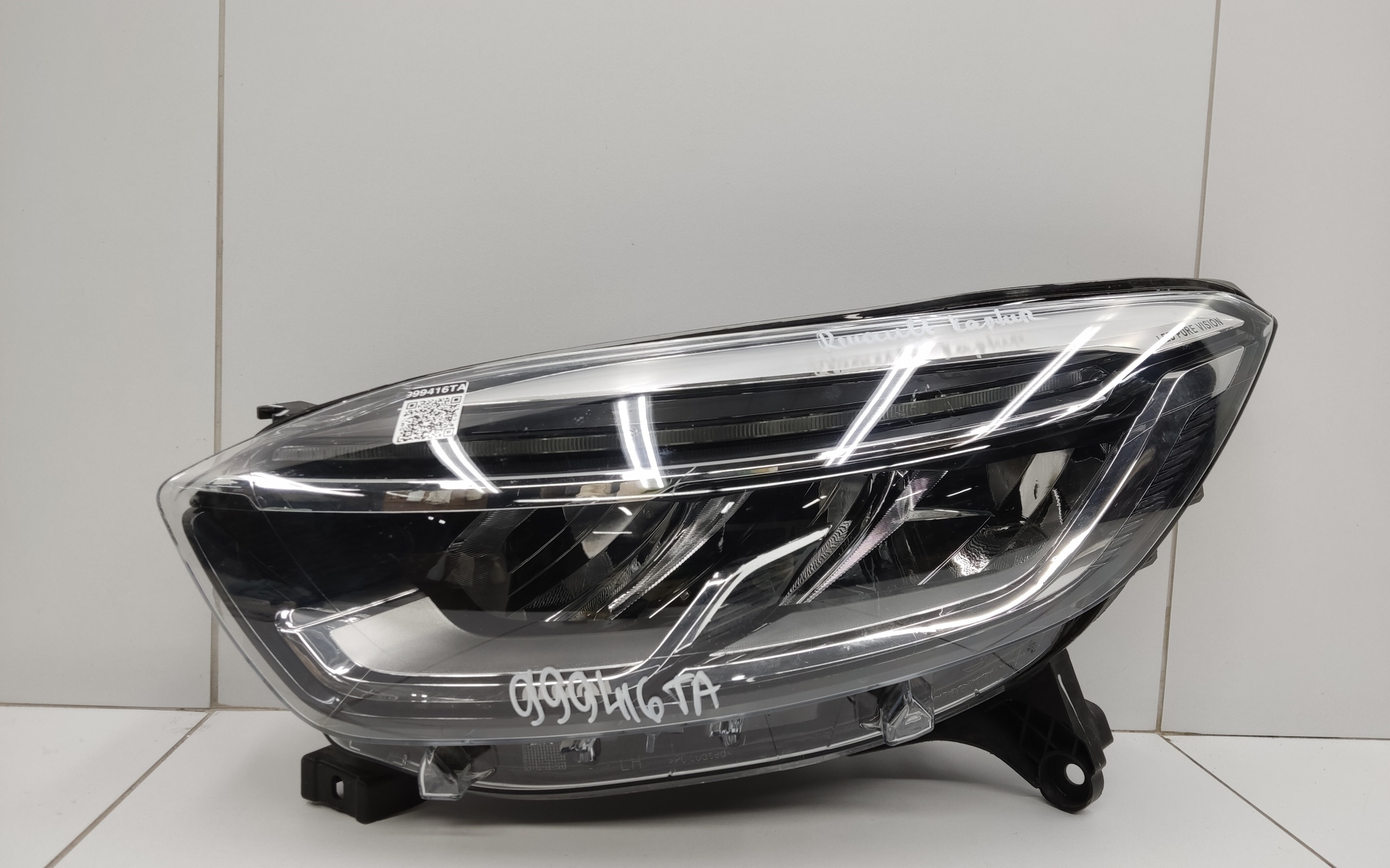 Фара передняя левая Renault Kaptur LED