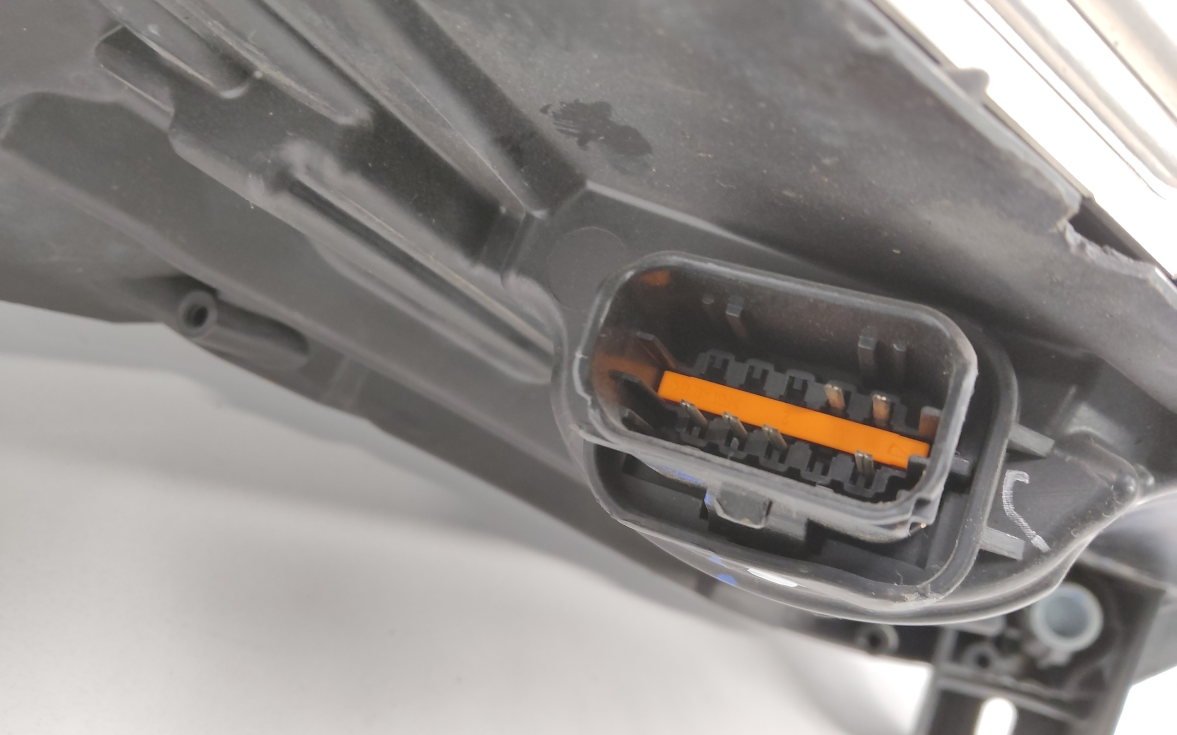 Фара передняя левая Renault Kaptur LED