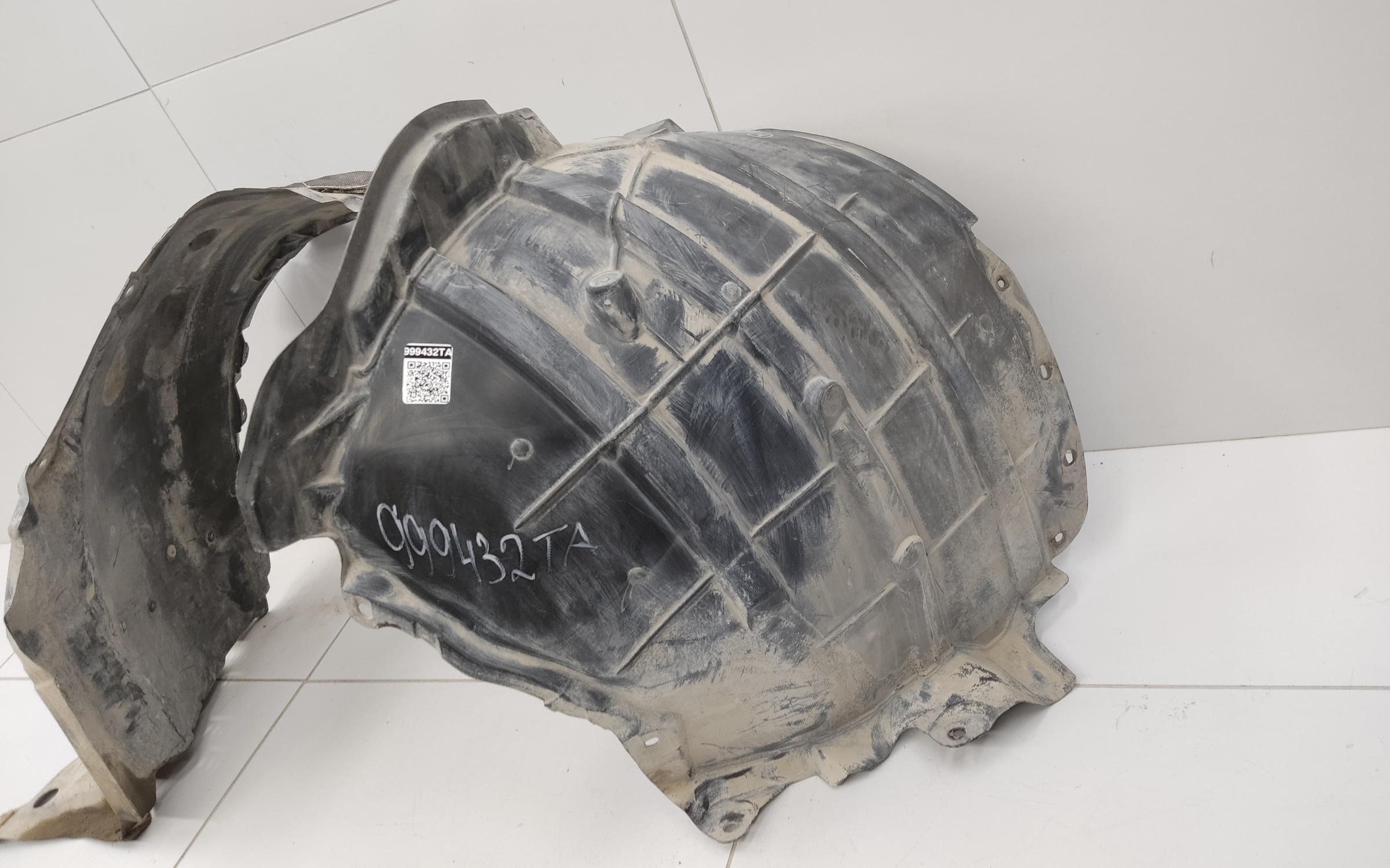 Подкрылок передний правый Nissan Pathfinder 4 R52