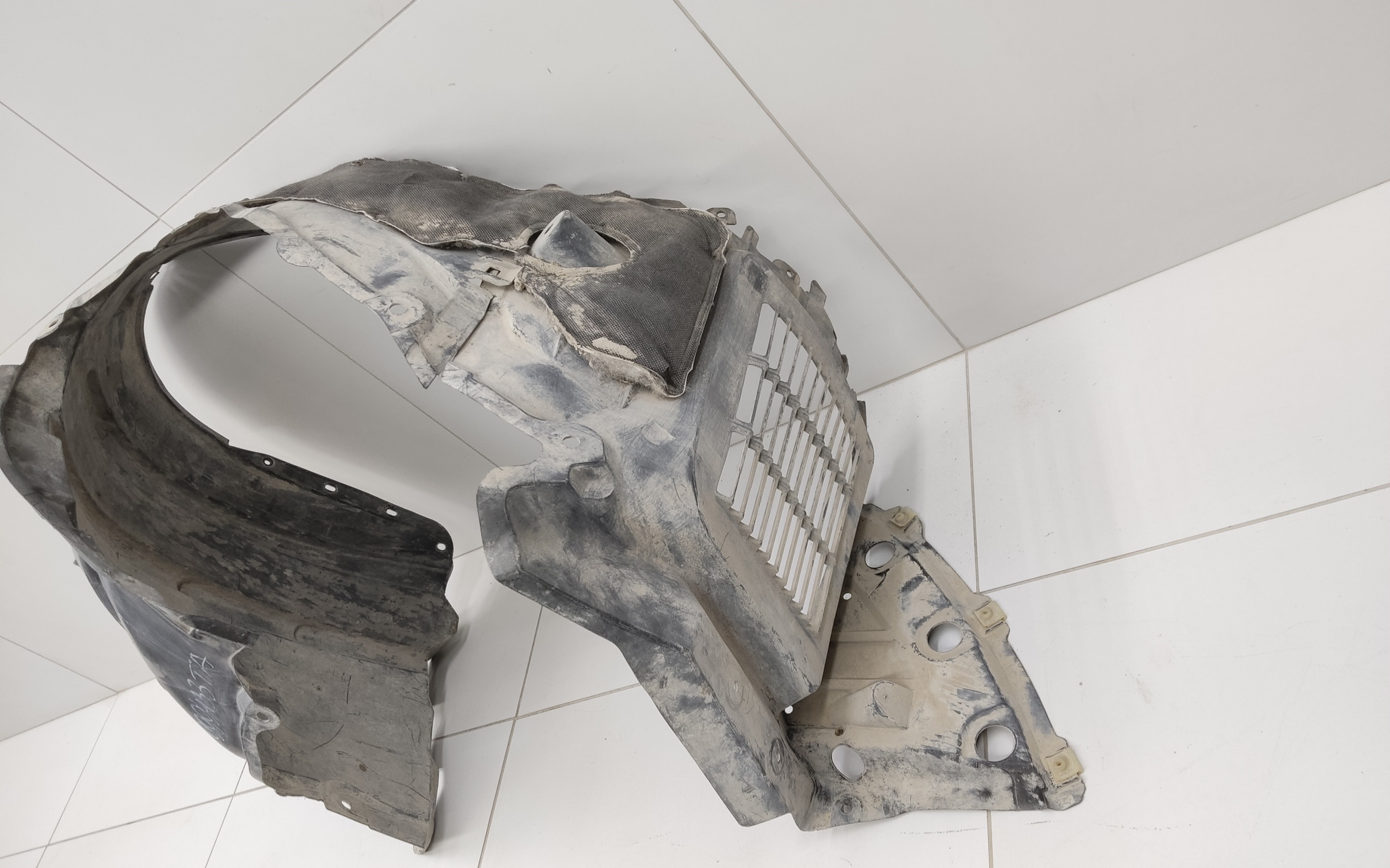 Подкрылок передний левый Nissan Pathfinder 4 R52