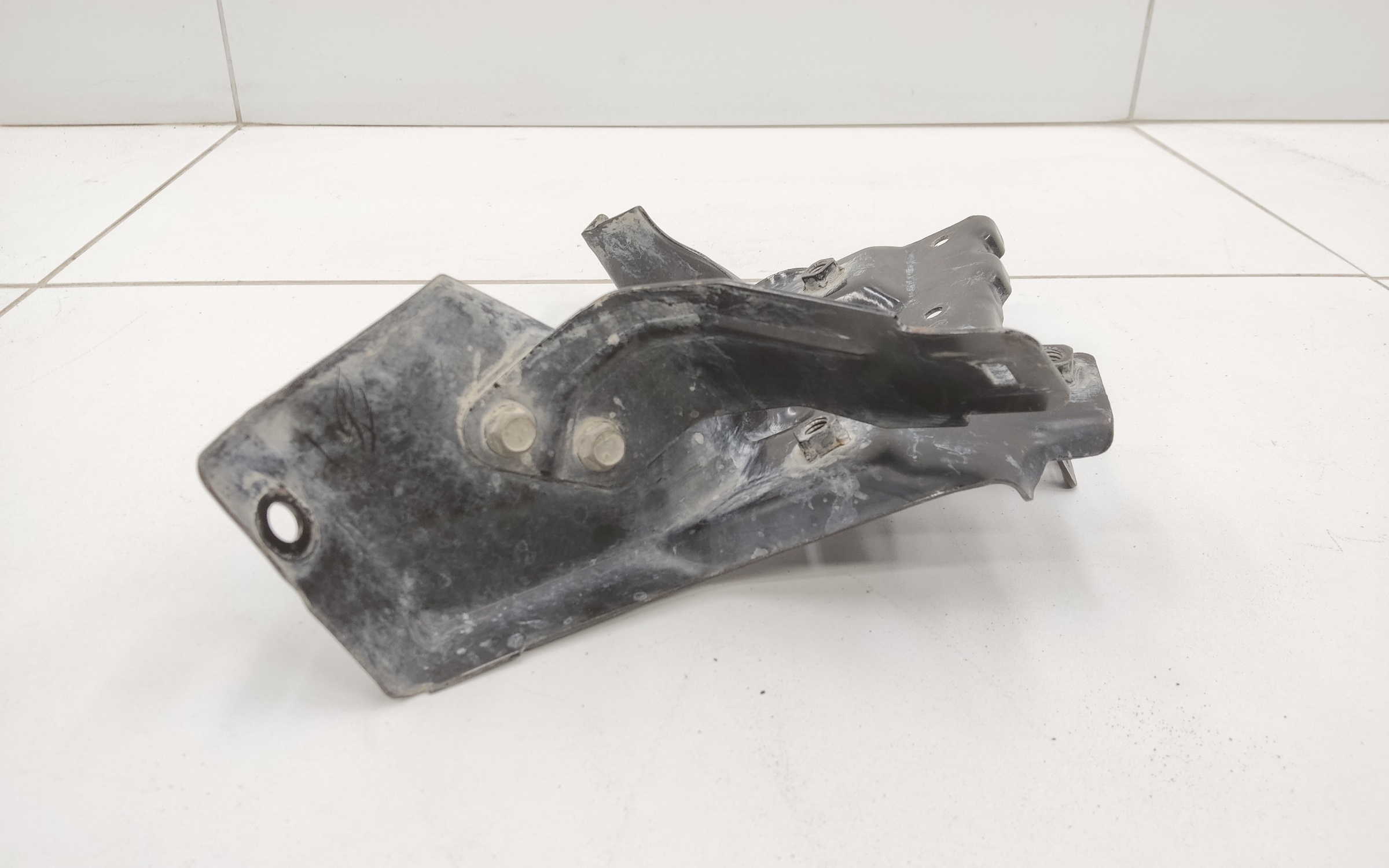 Кронштейн крепления аккумулятора Nissan Pathfinder 4 R52