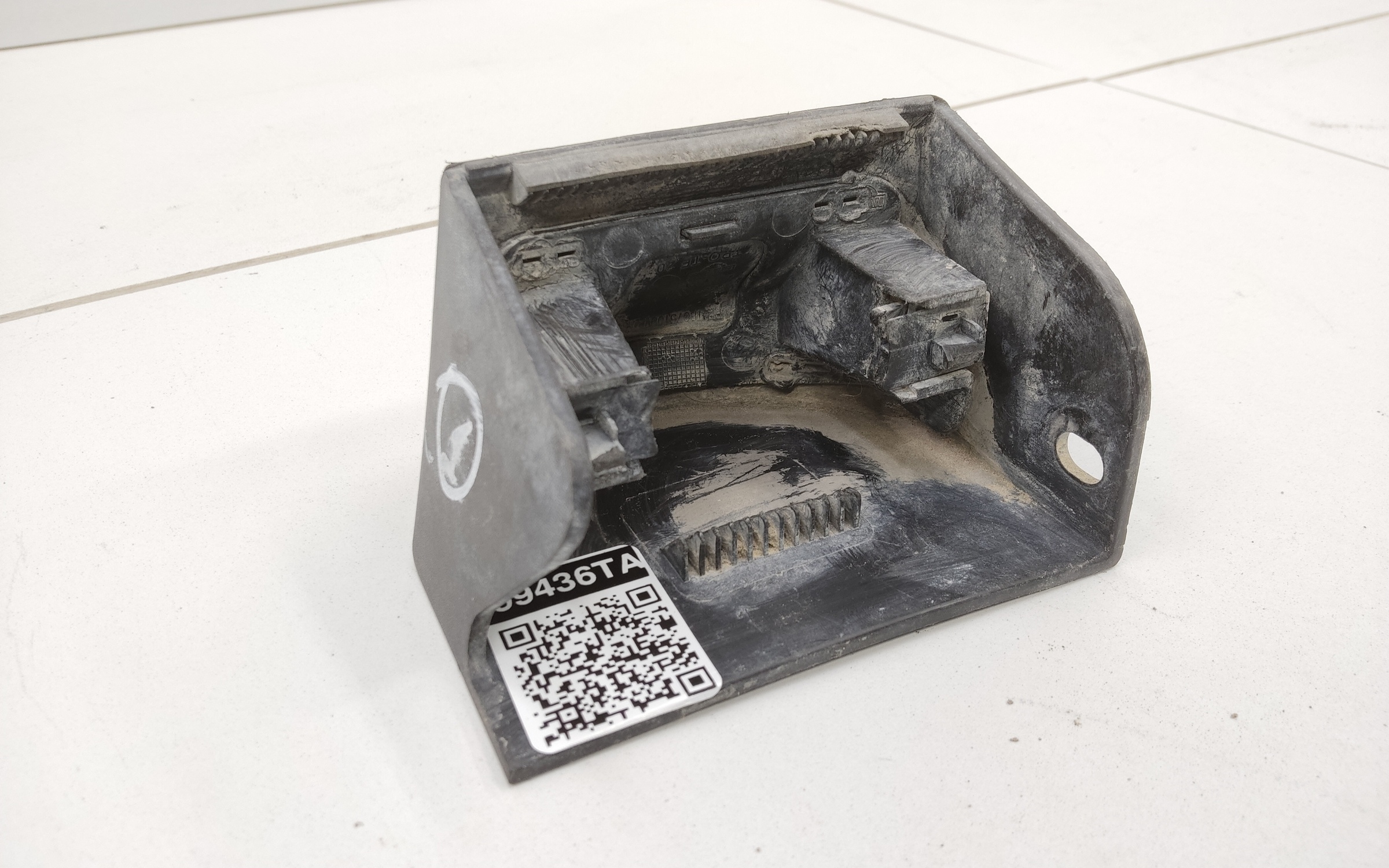 Накладка крыла переднего левого нижняя Nissan Pathfinder 4 R52