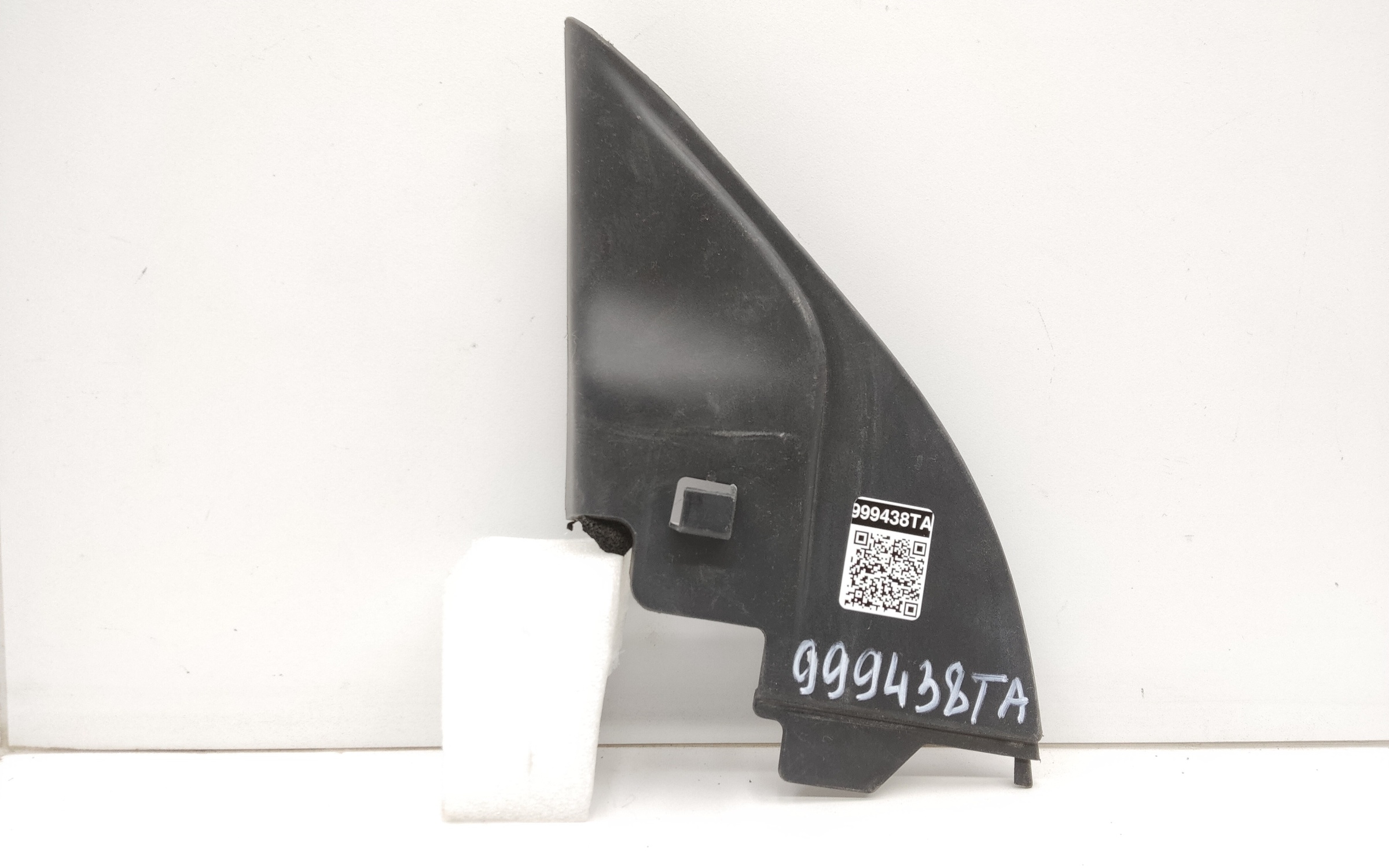 Обшивка стойки двери передней левой внутренняя Nissan Pathfinder 4 R52