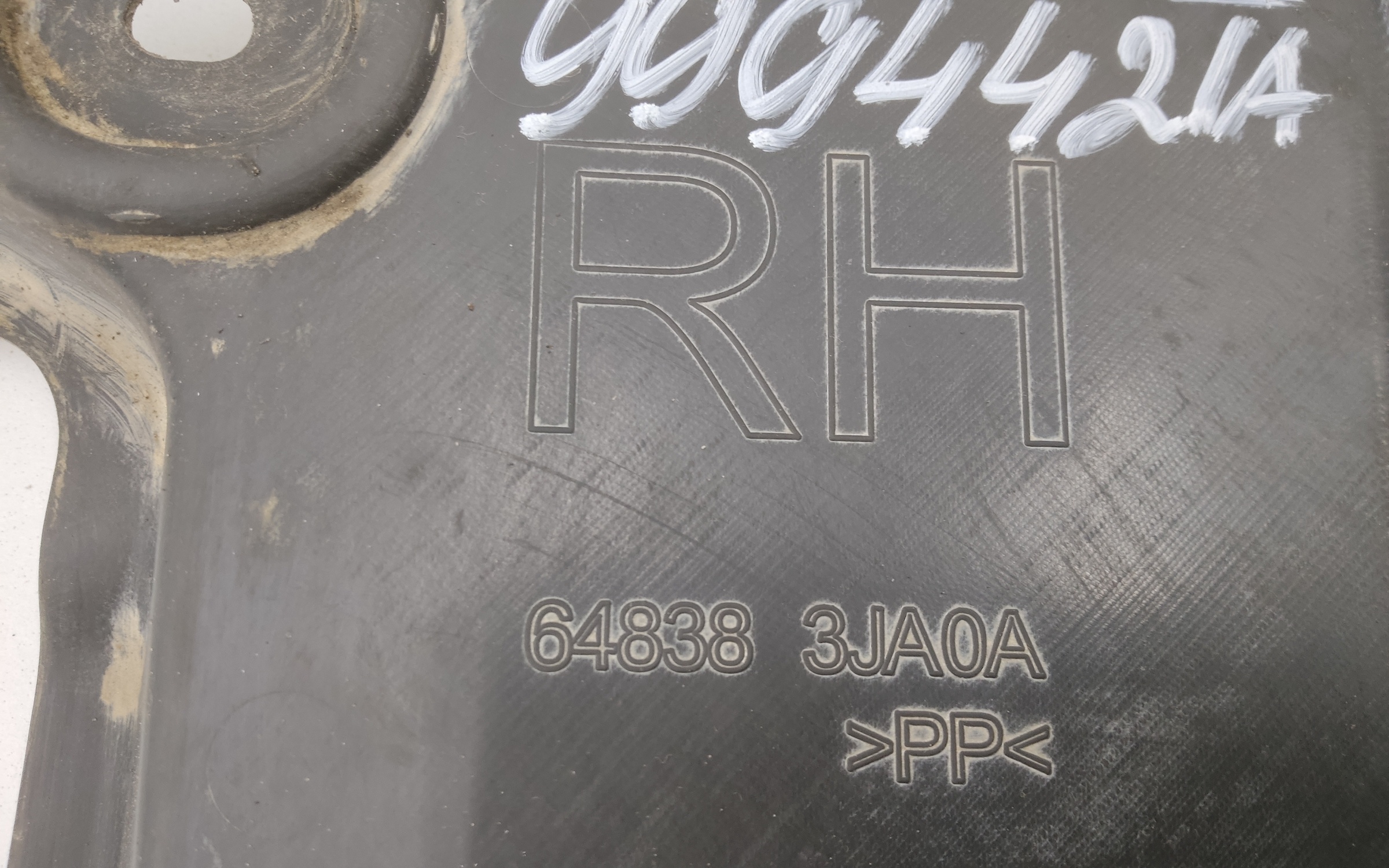 Пыльник двигателя правый Nissan Pathfinder 4 R52