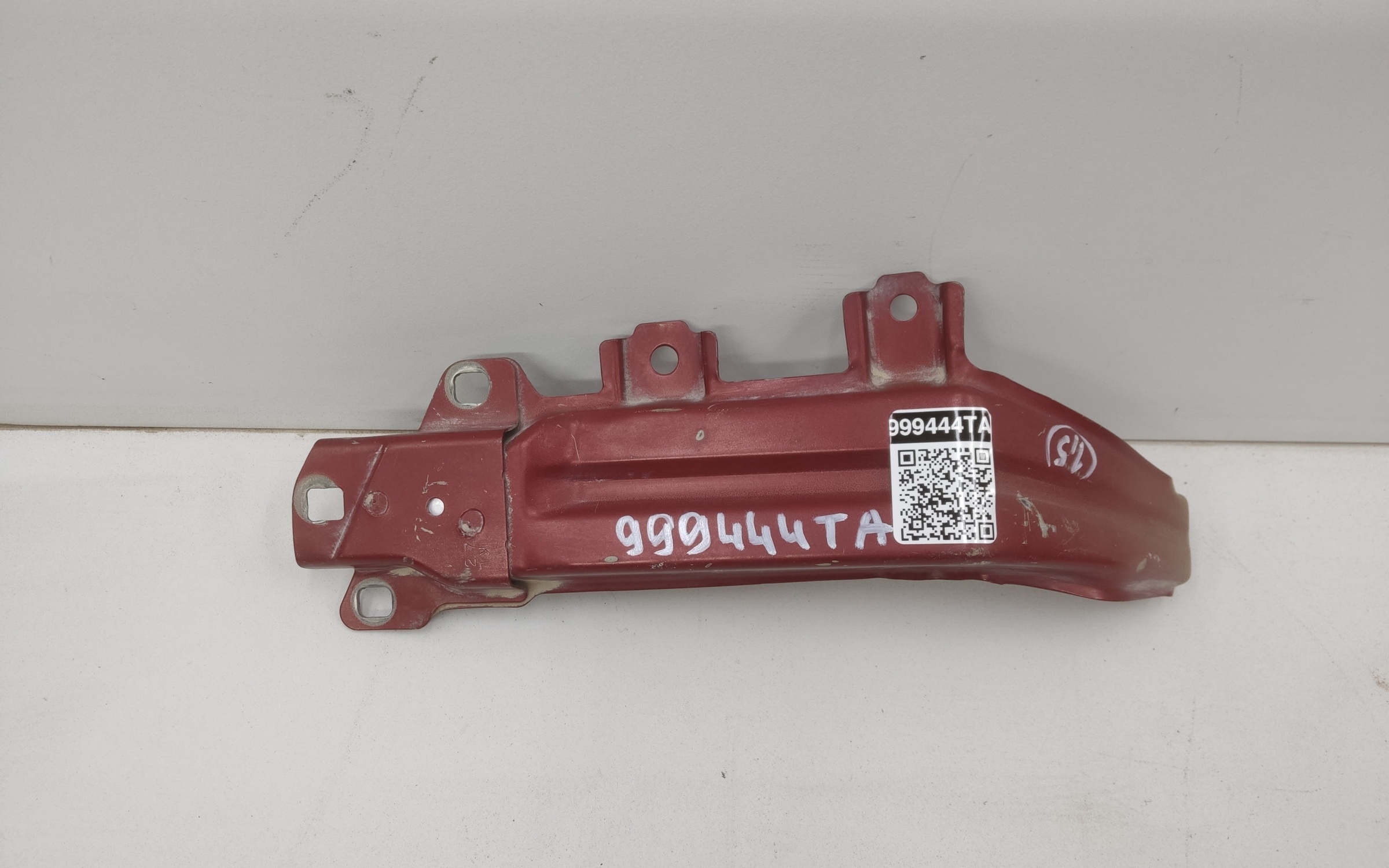 Кронштейн крыла переднего левого Nissan Pathfinder 4 R52