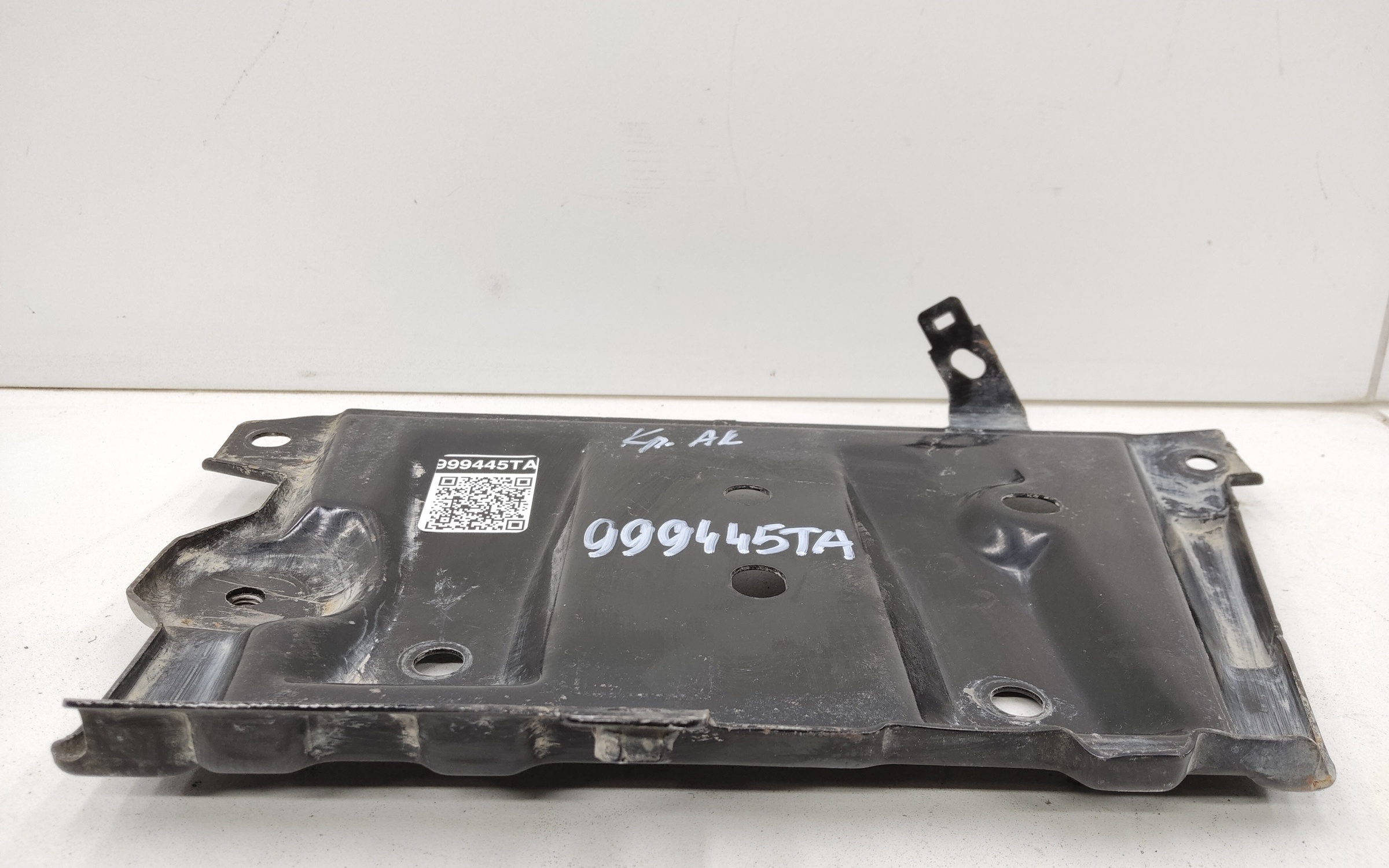 Кронштейн крепления аккумулятора Nissan Pathfinder 4 R52